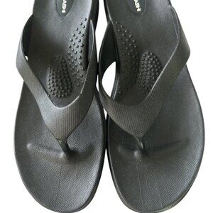 Okabashi Black Women's Flip Flops Size 7 - NWOT